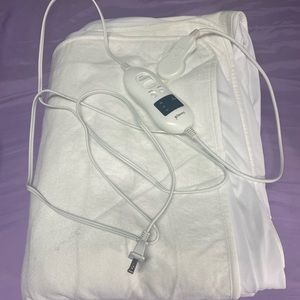 Heated mattress cover